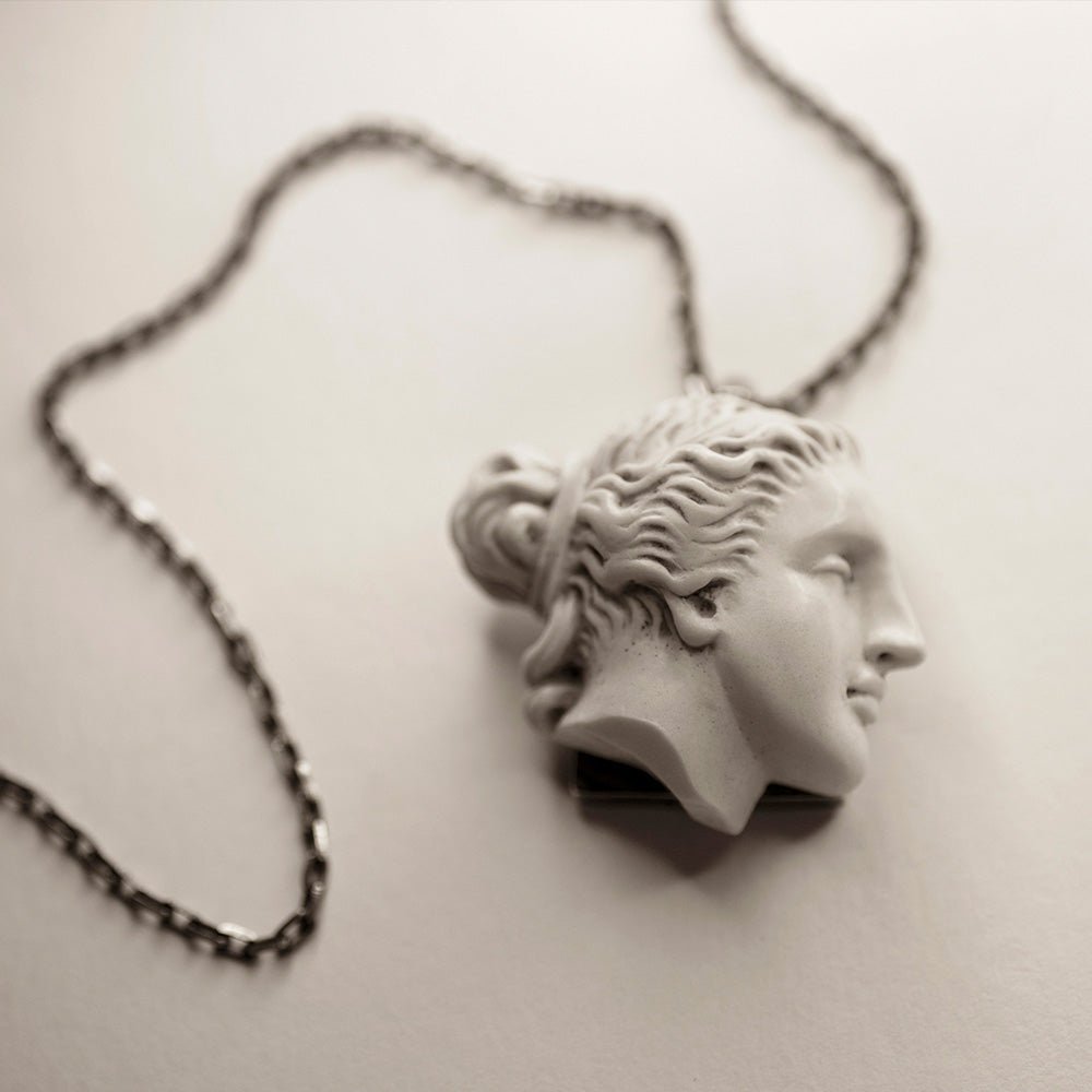 Venus pendant - Greek Goddess Charm - Mythology Necklace – Macabre
