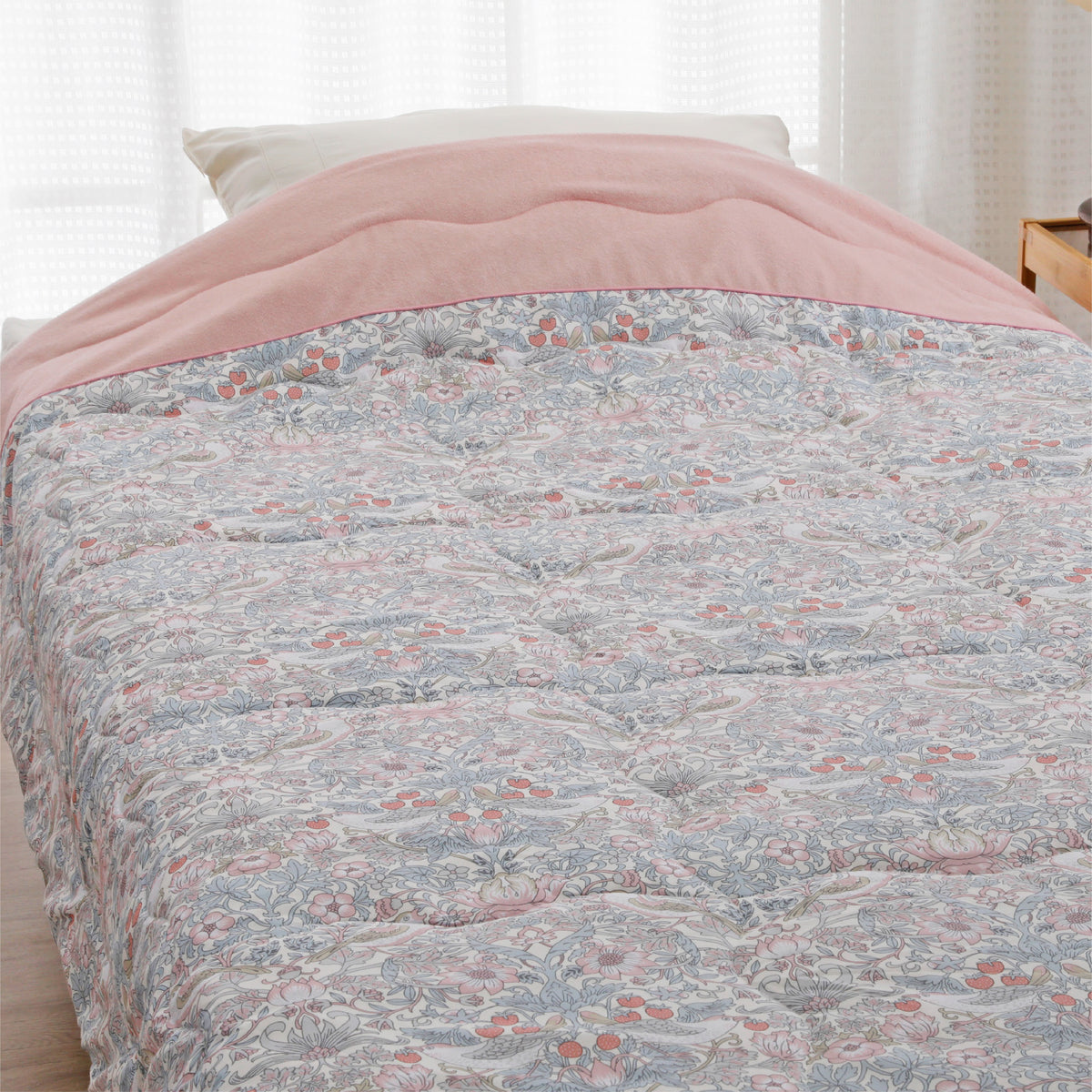 V&A ウィリアム・モリス いちご泥棒柄 合繊肌掛けふとん