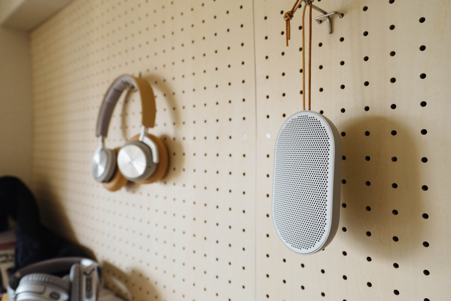 良い音と旅に出よう。小型の Bluetooth スピーカー「Beoplay P2」レビュー