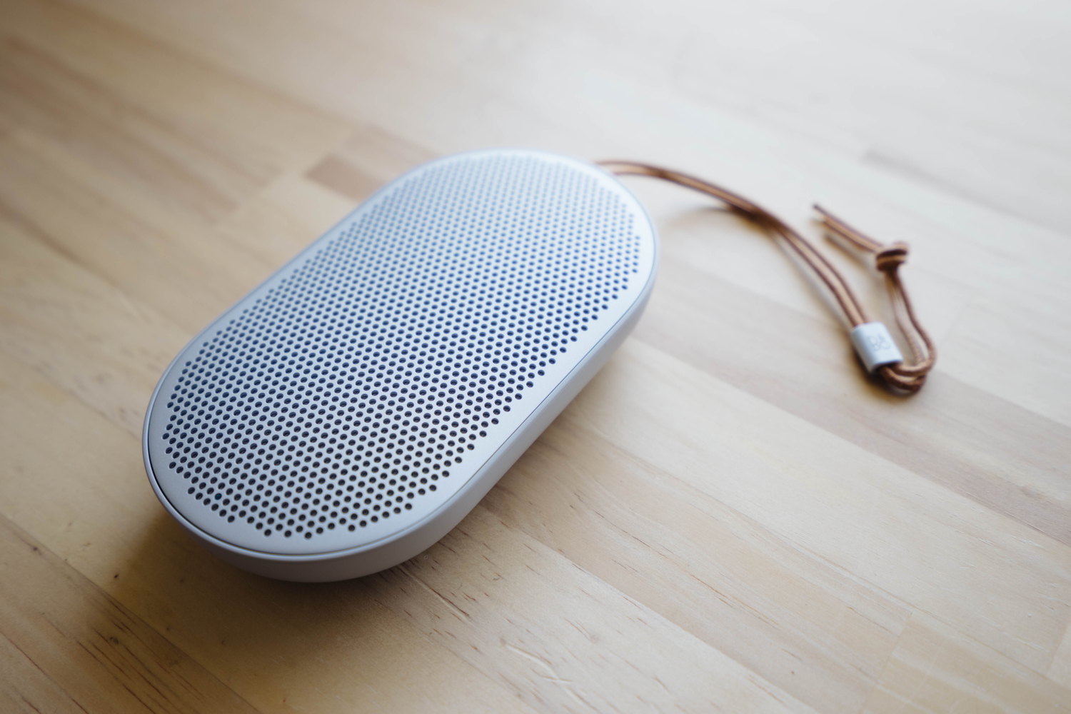 良い音と旅に出よう。小型の Bluetooth スピーカー「Beoplay P2」レビュー