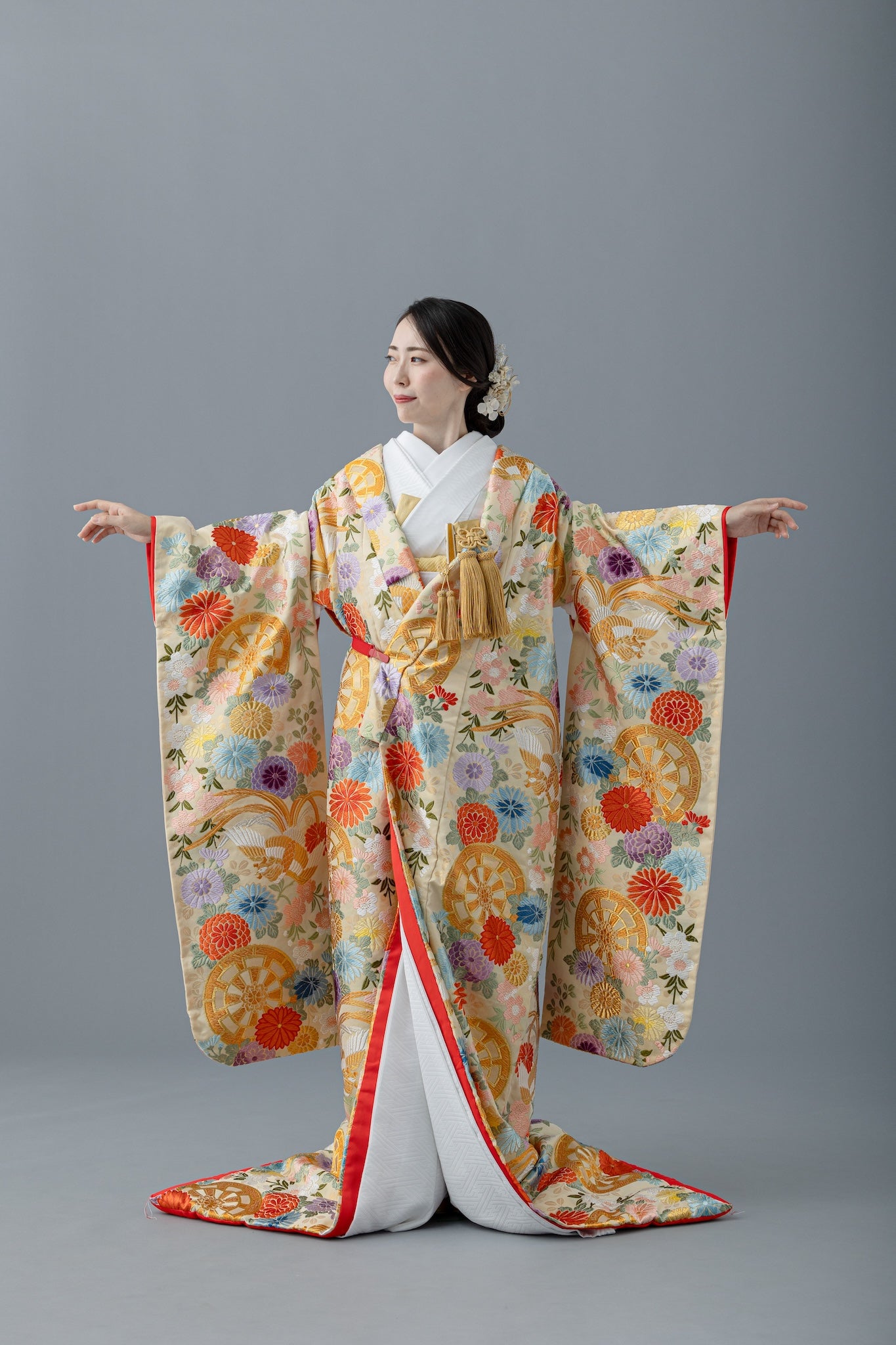 源氏車に菊桜（ベージュ地）｜白無垢・色打掛レンタルなら結婚式着物