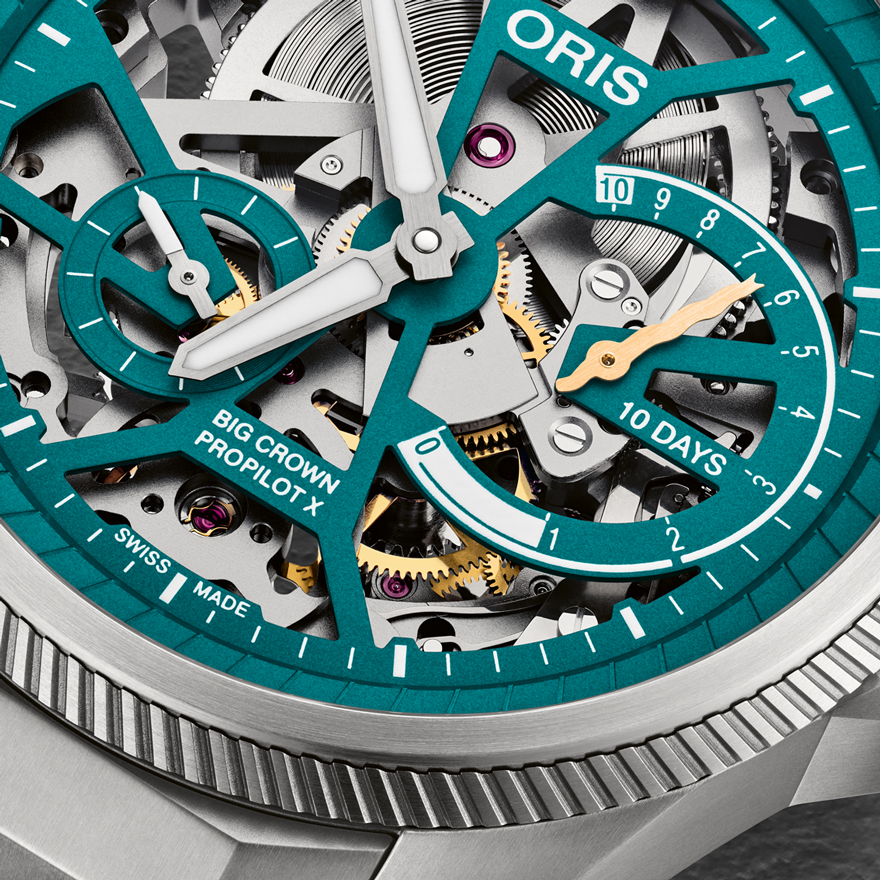 来年の巳年を祝うオリスの記念モデル「プロパイロット X イヤー オブ