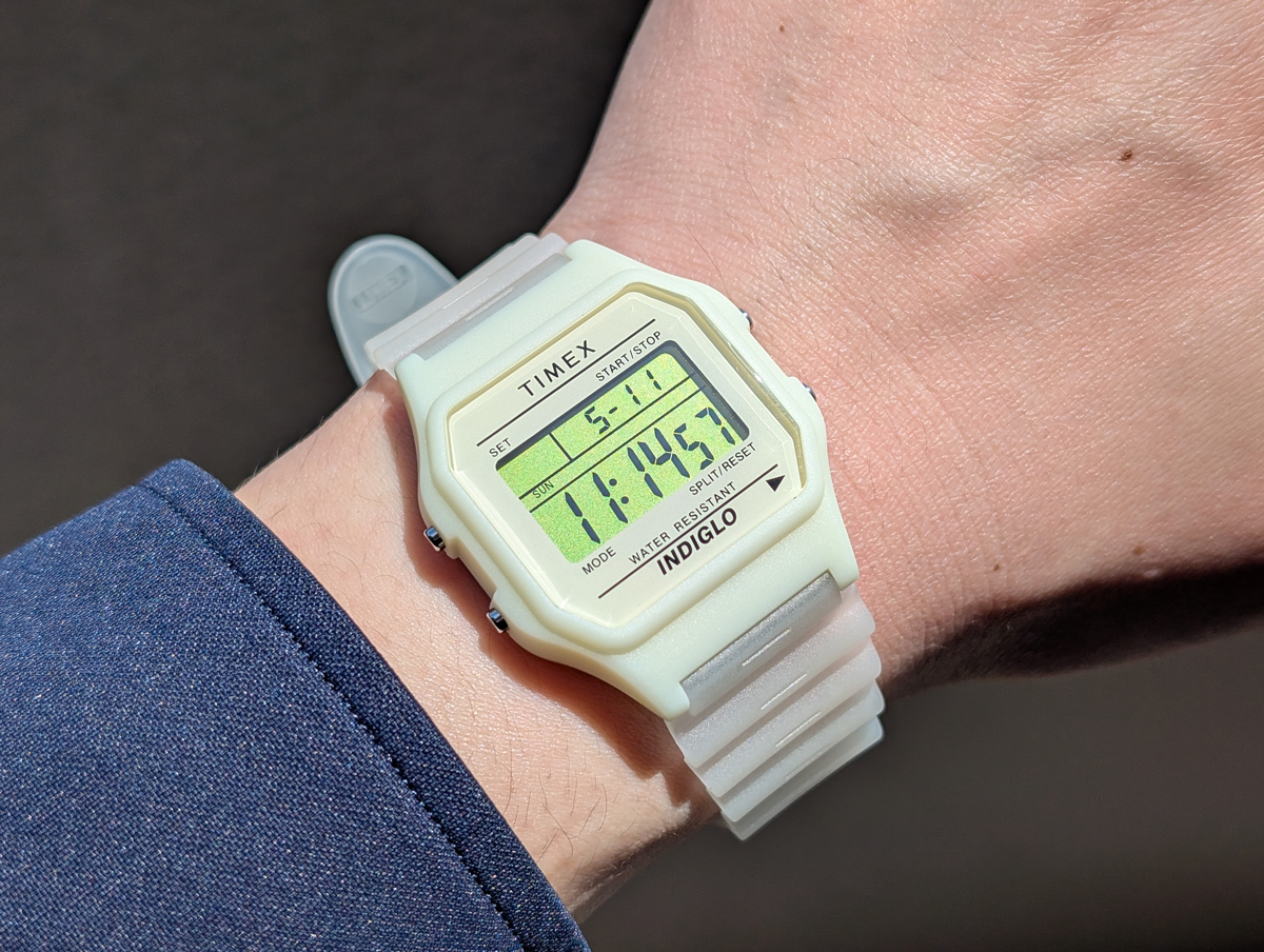 幻のデジタルウォッチが復刻！ タイメックス「Timex 80 グローインザ