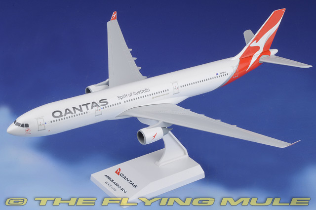 A330-300 1:200 Display Model - Skymarks SK-SKR928 - $47.95