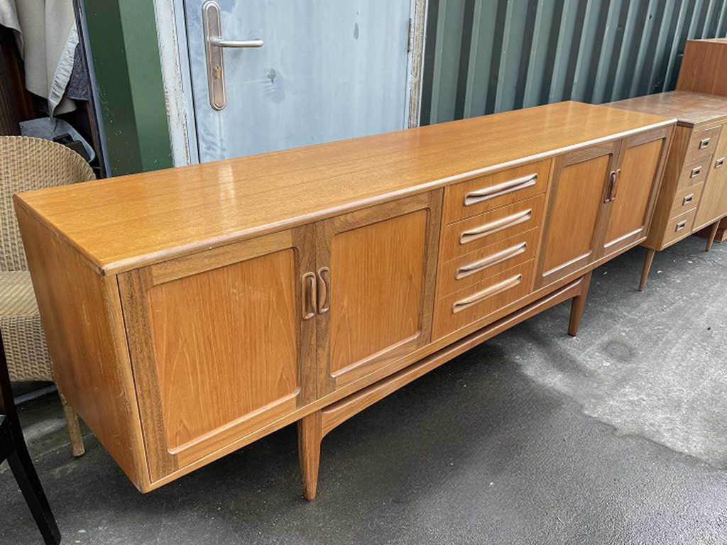 G-PLAN サイドボード | ロイズ・アンティークス | ヨーロッパの