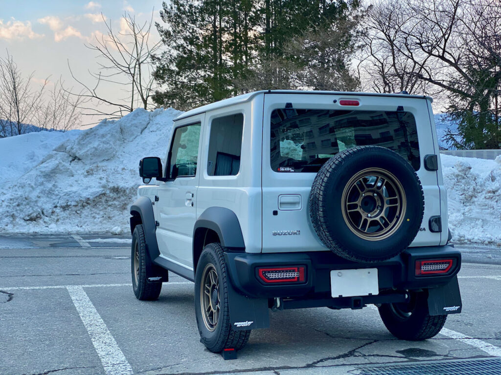 JB64ジムニーのスペアタイヤを表向きに！JB74ジムニーシエラ純正スペア