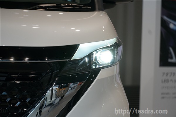 グレードで全然違う！新型ルークスのヘッドライトのデザイン＆光り方を