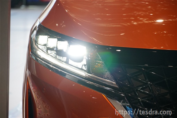 新型ノートe-POWERのLEDヘッドライトって必要？【デザインや価格を実車