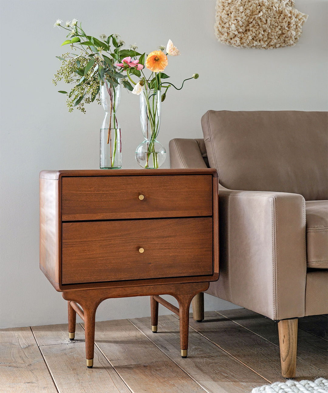 JULIE ベッドサイドテーブル ダークブラウン - 北欧ヴィンテージ