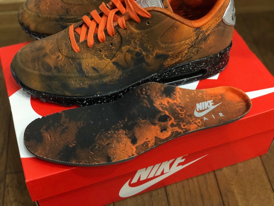 レビュー】Nike Air Max 90 QS “Mars Landing” 光り方・サイズ感・履き