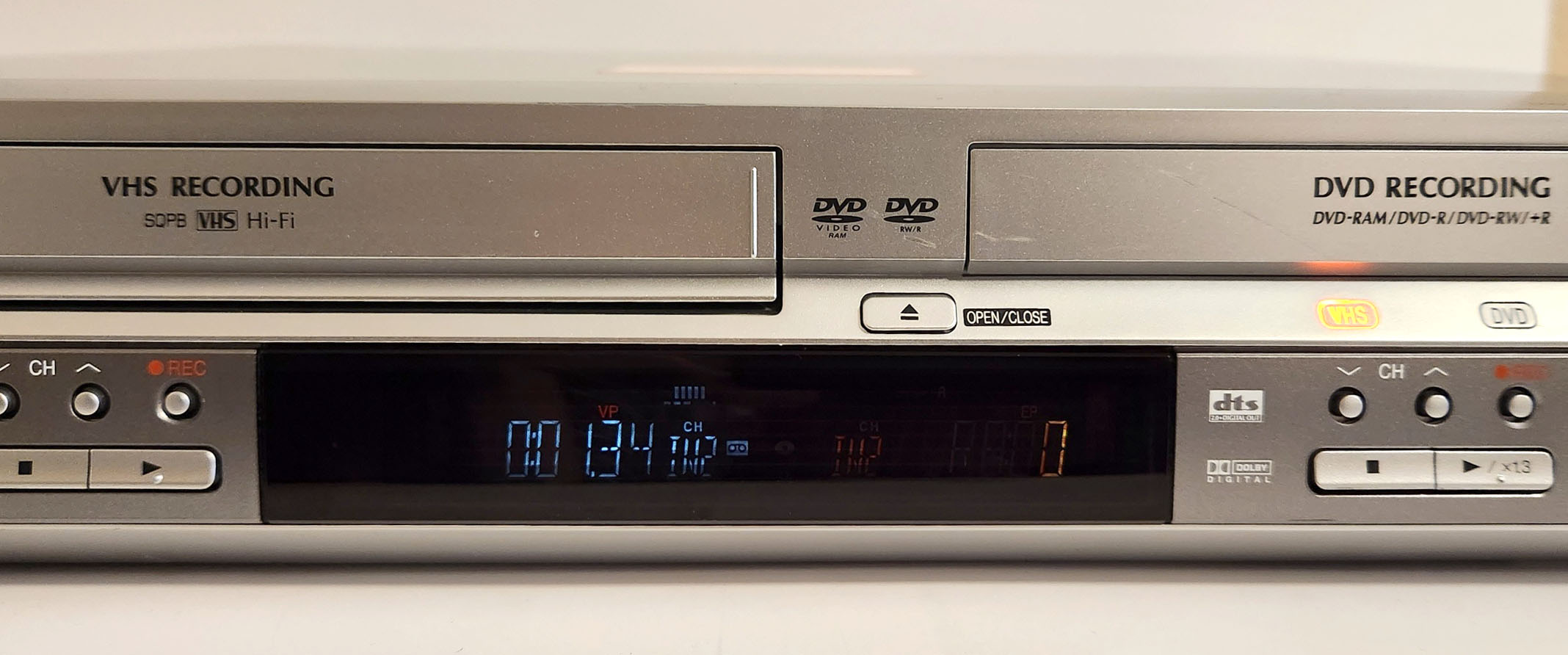 Panasonic DMR-ES30V VHS VCR/DVD Recorder Combo – VCR-DVD.com