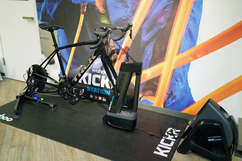寒くなってきた今こそ、室内でローラー！！話題のwahoo KICKR 。当店は