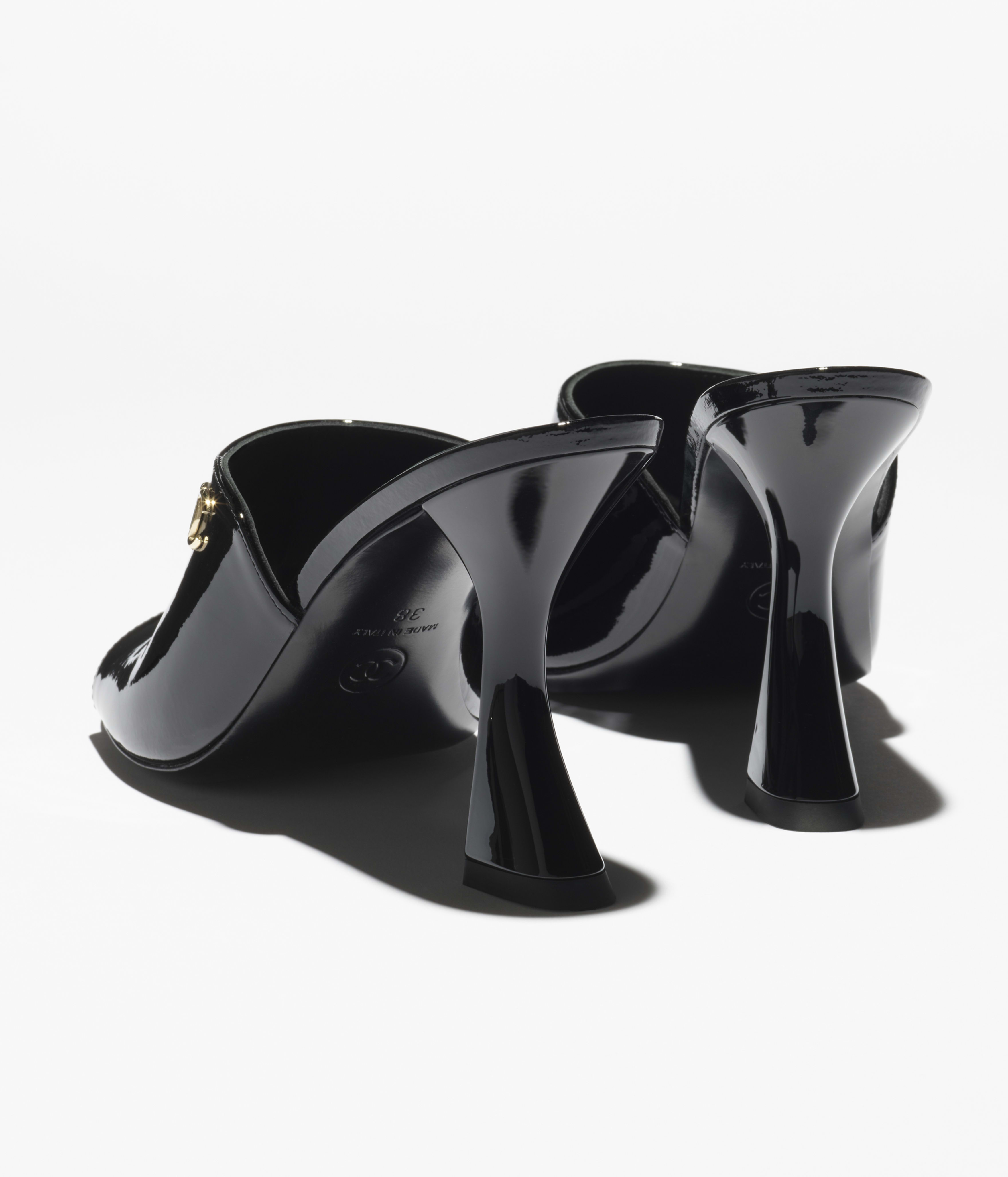 ミュール - パテント カーフスキン、ブラック — ファッション | CHANEL