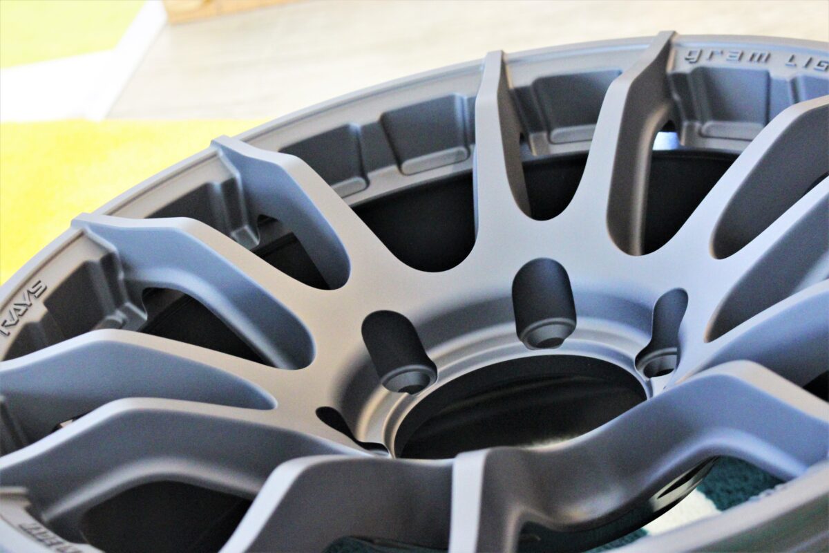 入荷情報！] RAYS グラムライツ 57XR-X 17インチ。プラド