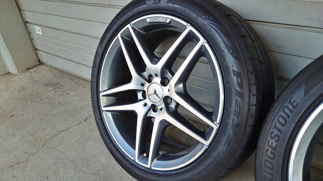 メルセデス・ベンツ19インチAMGライン純正5スポークホイールタイヤ