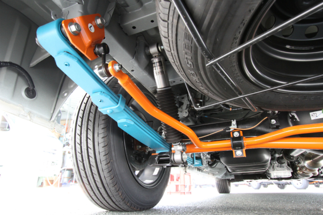 ハイエースDX足回り強化！！ショックアブソーバ・スタビライザー