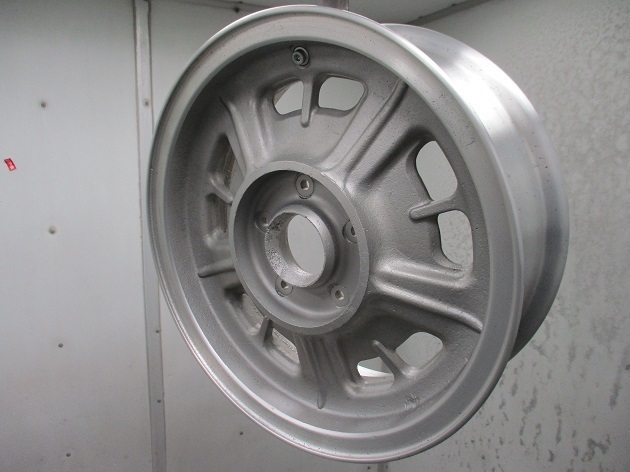 トヨタ2000GT純正マグネシウムホイールをシャンパンゴールド塗装