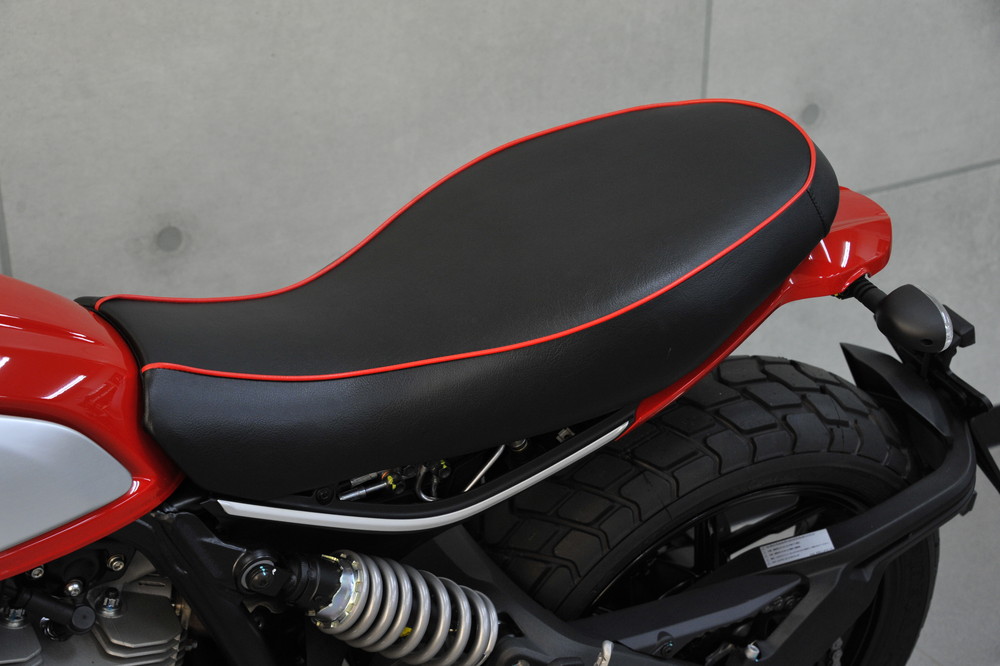 フラットシート SCRAMBLER | ドゥカティ等のパーツ開発・販売 ディ