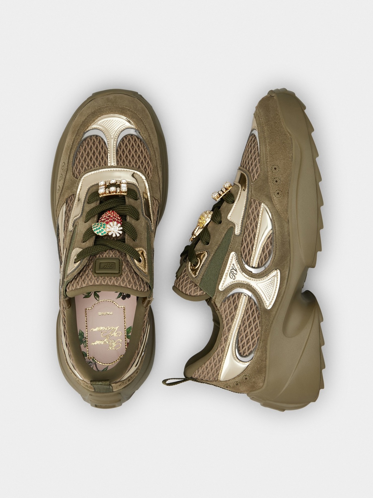 ロジェ ヴィヴィエの厚底スニーカー「ヴィヴ オン ザ ラン」ペール