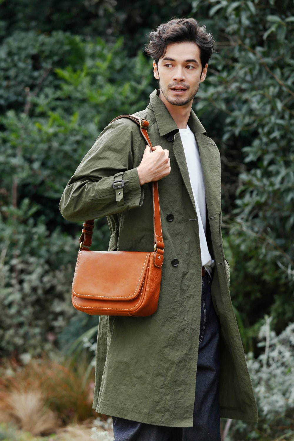 土屋鞄製造所の新作シンプルバッグ - 使うほど柔らかく“自分の革”に