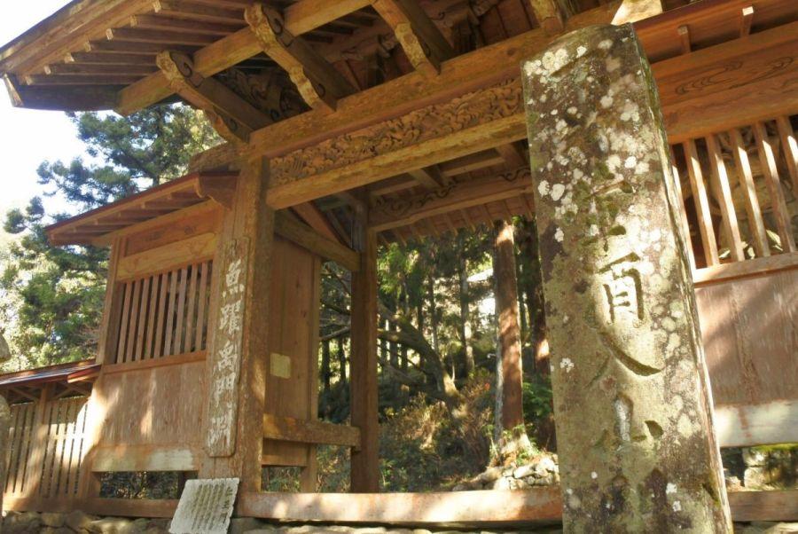 山雲開　中川宋淵　龍澤寺昭和29年 四国のおすすめ観光スポットをご紹介 > コトバス> 山中に佇む巨大な