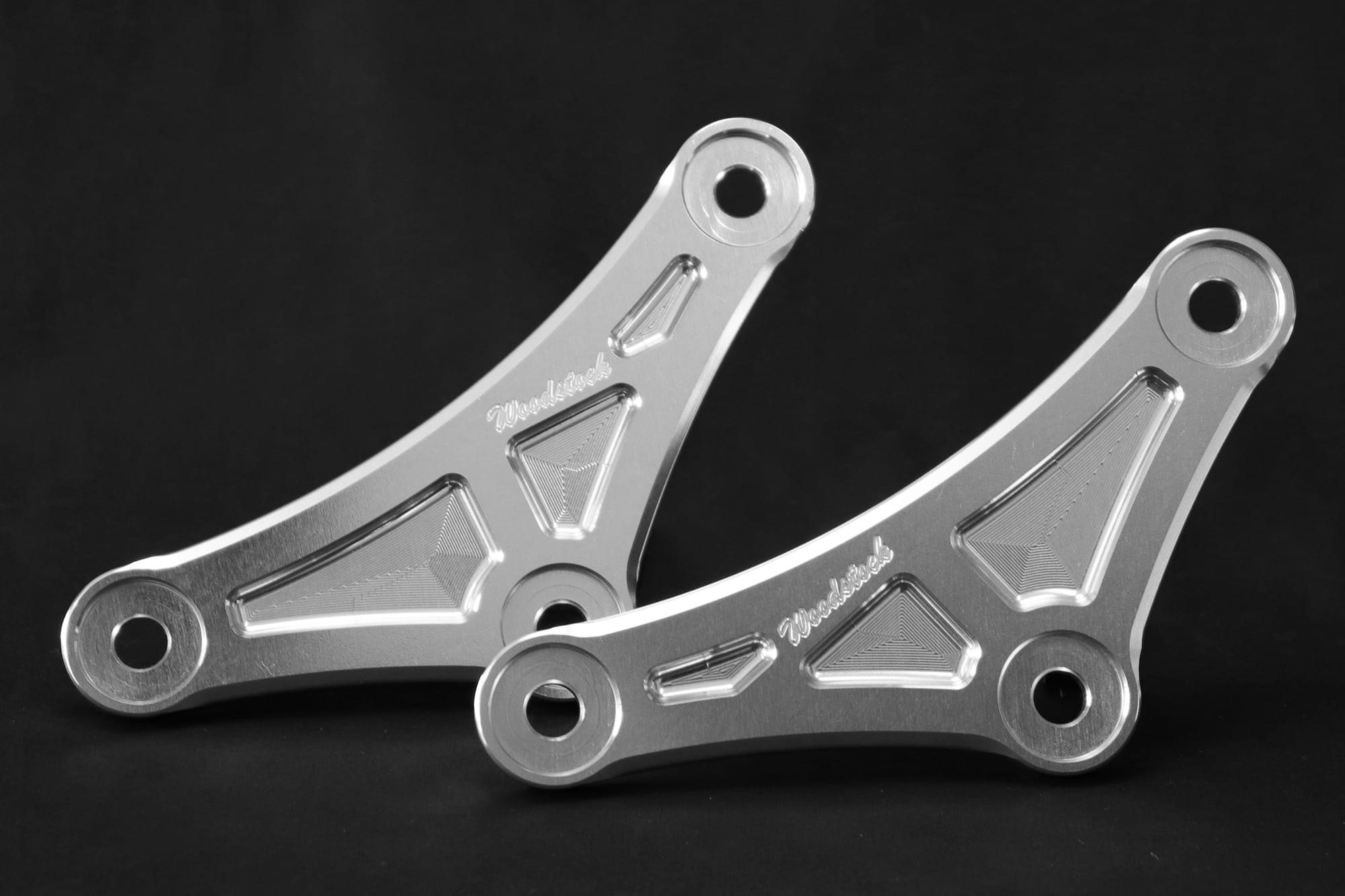 ウッドストックから高品質なZ900RS用リヤサスリンクプレートが新発売