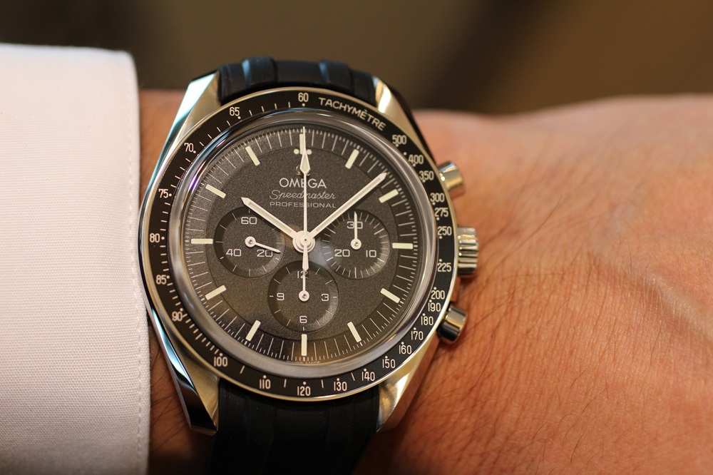 オメガ】スピードマスターオーナー必見！ベルト交換で個性を演出！純正
