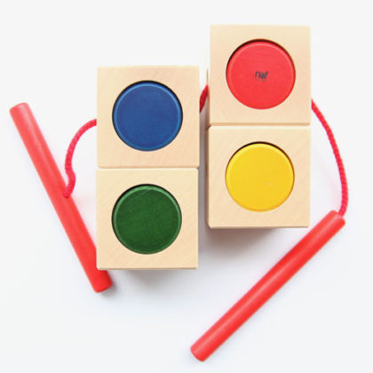 Naefネフ社 シグナ：はじめてのひも通しあそびに | krtek select toys