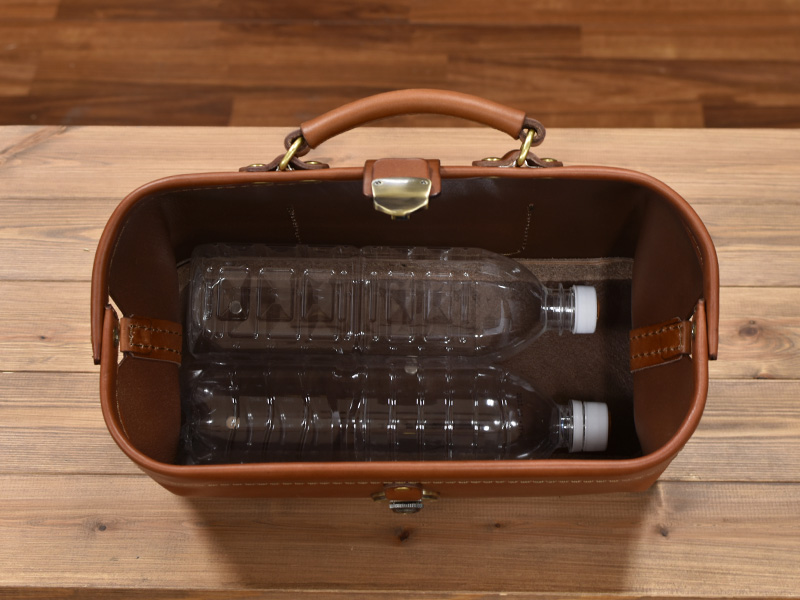 ミニドクターバッグ(CW-106)の収納を調べてみました！｜革鞄・革小物の