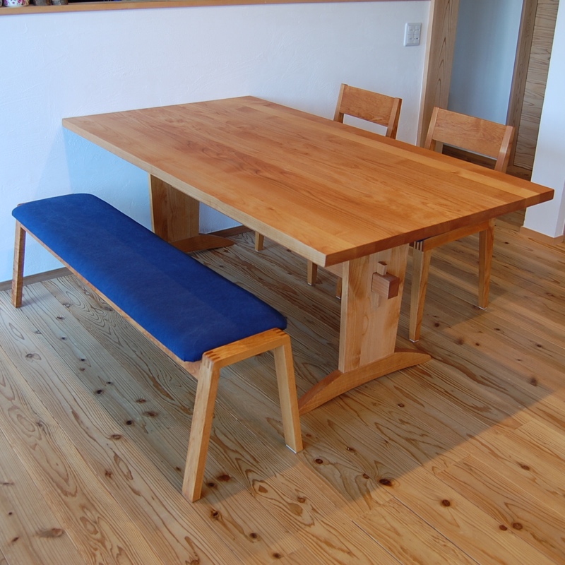 無垢の存在感あふれるダイニングセット｜ikususu FURNITURE｜無垢材