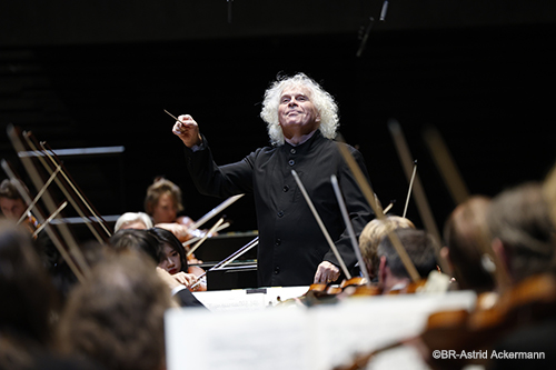 サー・サイモン・ラトルがバイエルン放送交響楽団とマーラー交響曲第7