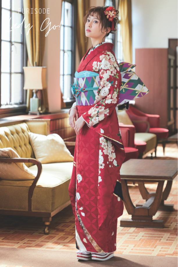 シンプル×深赤の桜柄振袖／すっきり華やかに着る柄少なめ成人式スタイル