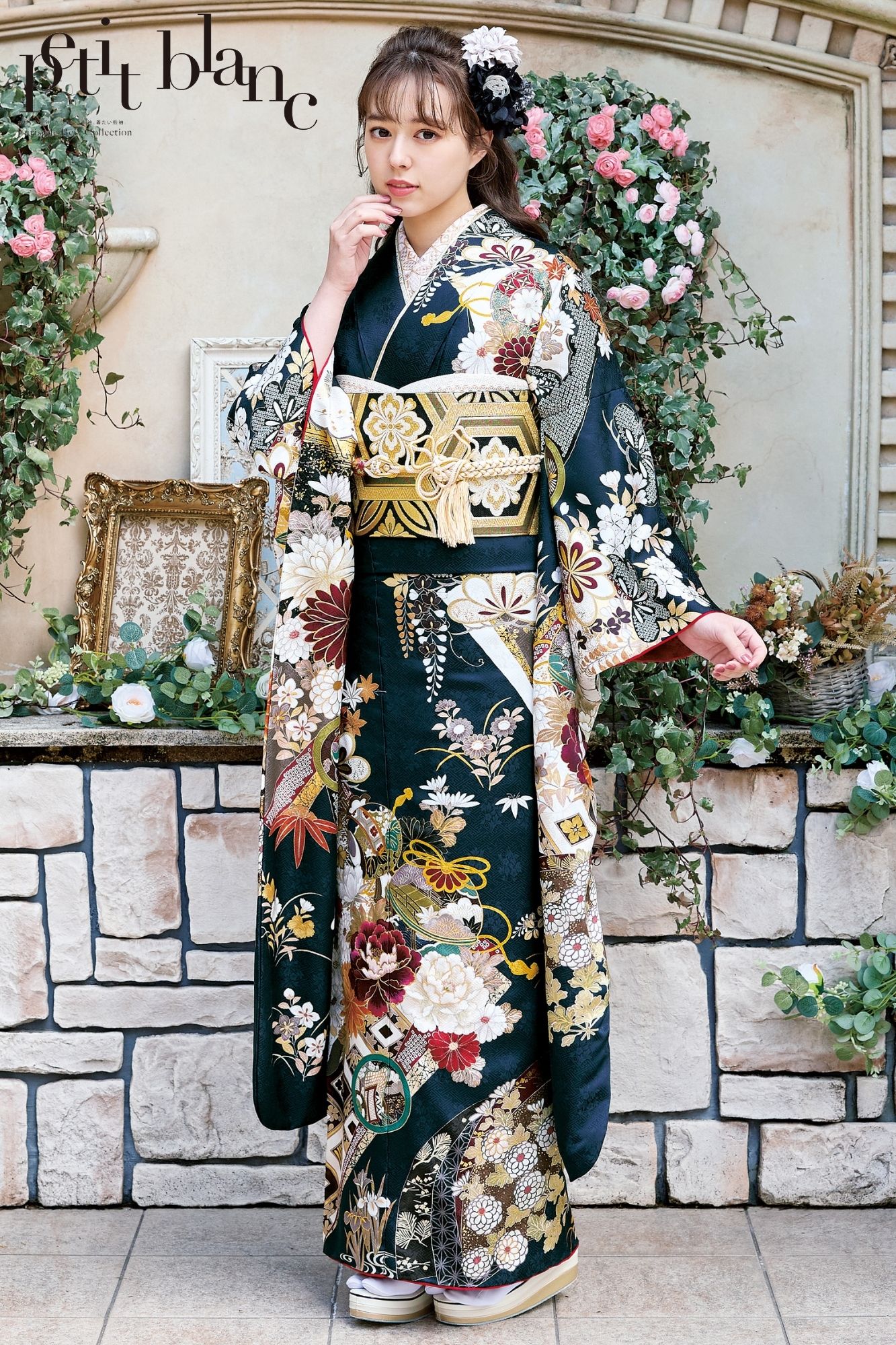 鉄紺に白色×藤や牡丹の細かな柄が優美な古典振袖｜吉祥文様が彩る格式美