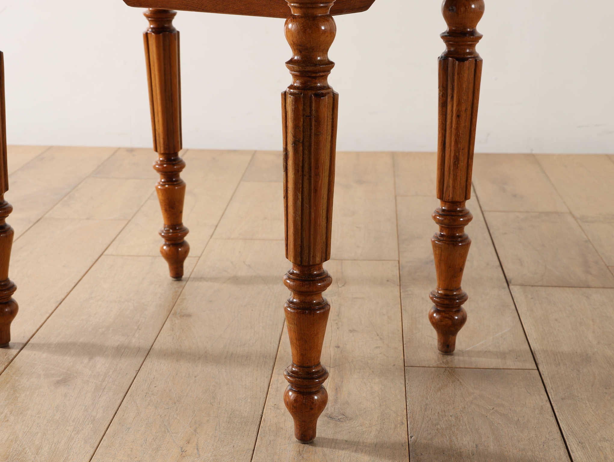 ドロップリーフテーブル | ロイズ・アンティークス | ヨーロッパの