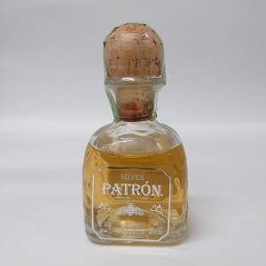 パトロンPatrón シルバー テキーラ ギフトパック 楽天市場】パトロン シルバー(750ml)[テキーラ ギフト 贈り物] : 楽天