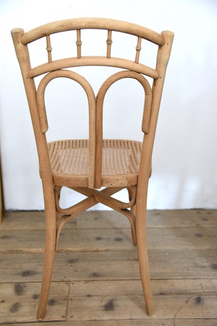 可愛らしい曲げ木のカフェチェア b