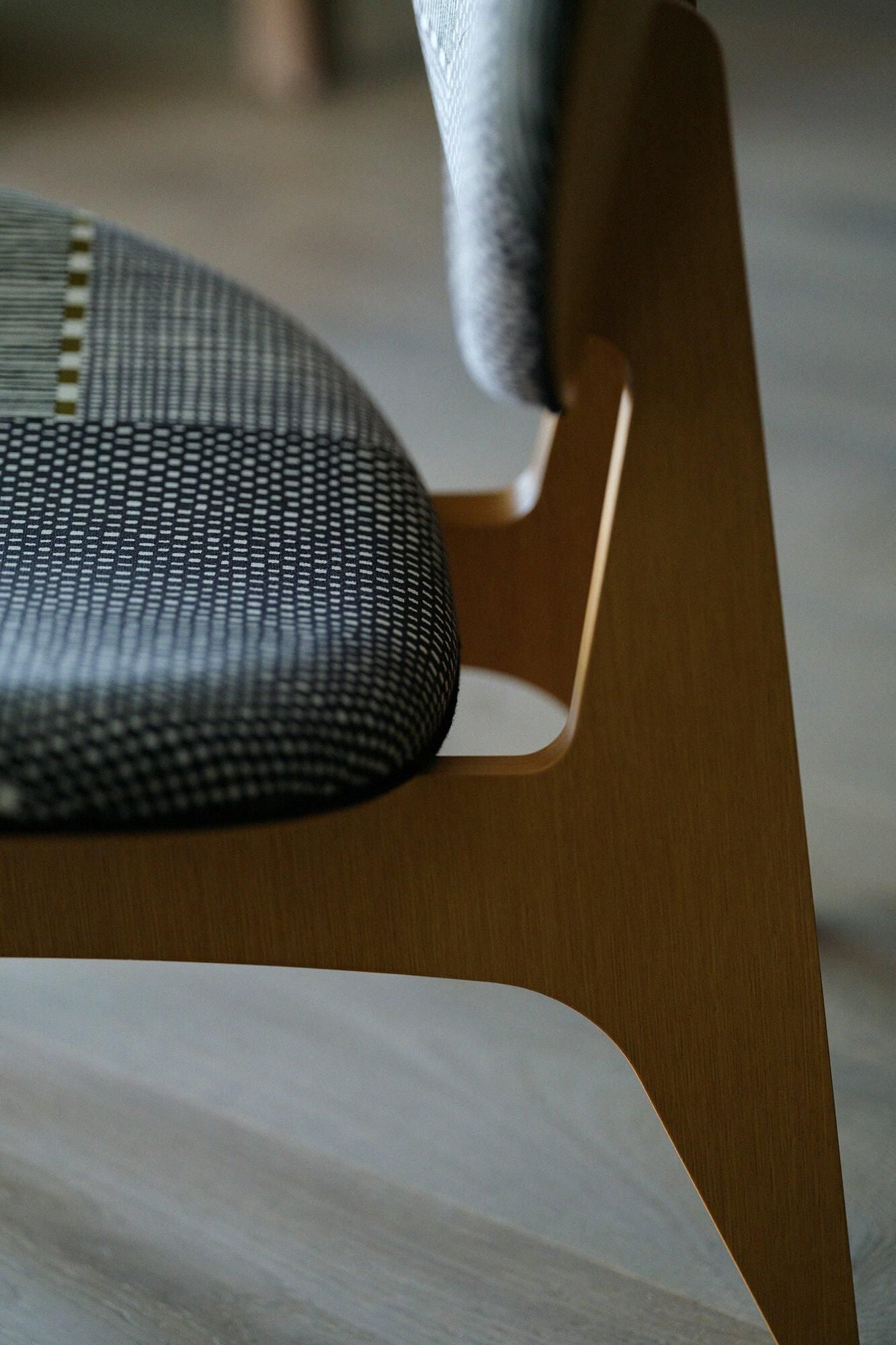 1ヶ月半後発送】SOU・SOU×天童木工 中座イス／間がさ