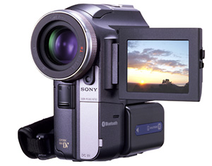 News and Information 世界初※1 総画素331万画素CCD搭載デジタル