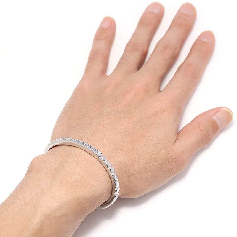 Suman Dhakhwa（スーマンダックワ） Deep Cutting Bangle（ディープ