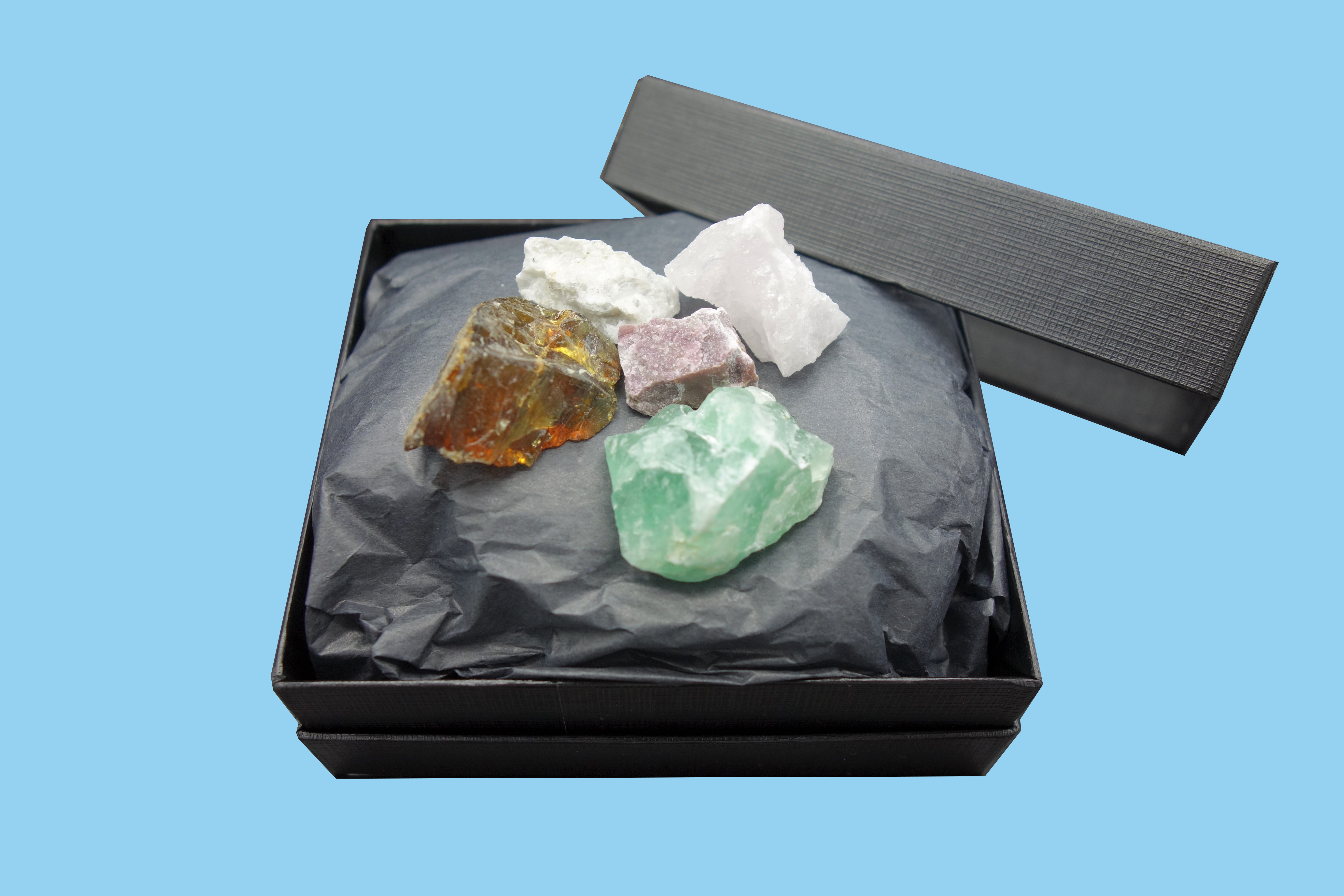 蛍光鉱物セット「光る石の不思議な世界」