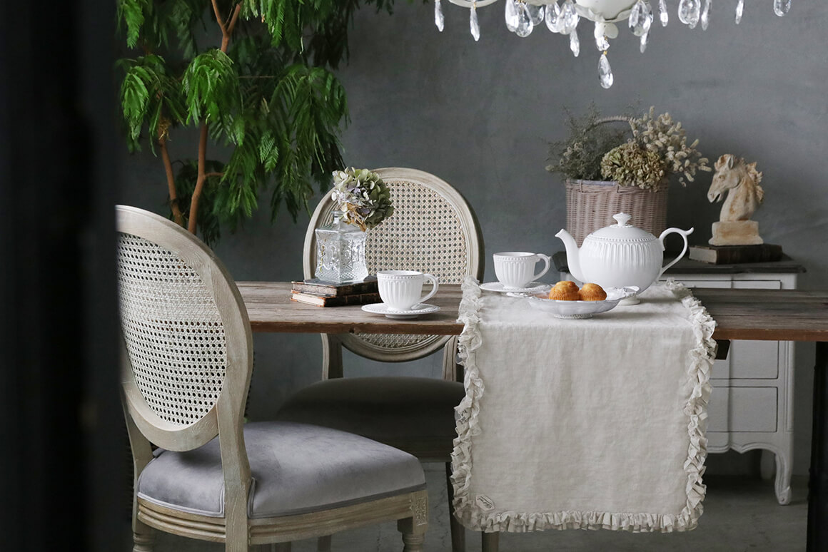 Chez moiテーブルランナーChicライトベージュ サラグレース