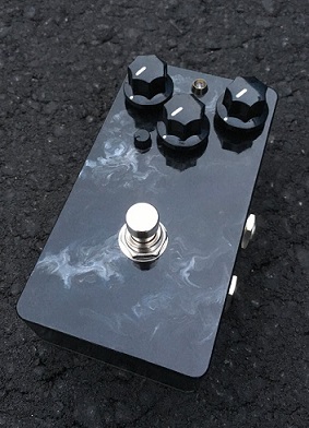 躍進を続けるLeqtiqueのハイゲインドライブペダル『10/10』が再入荷