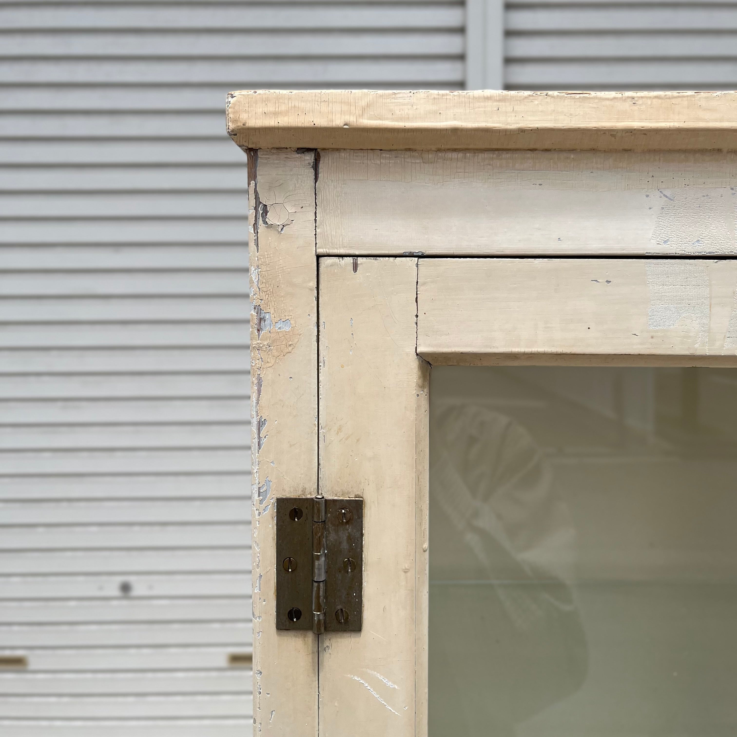 ケビント 古い木製医療棚 日本 アンティーク キャビネット ガラス