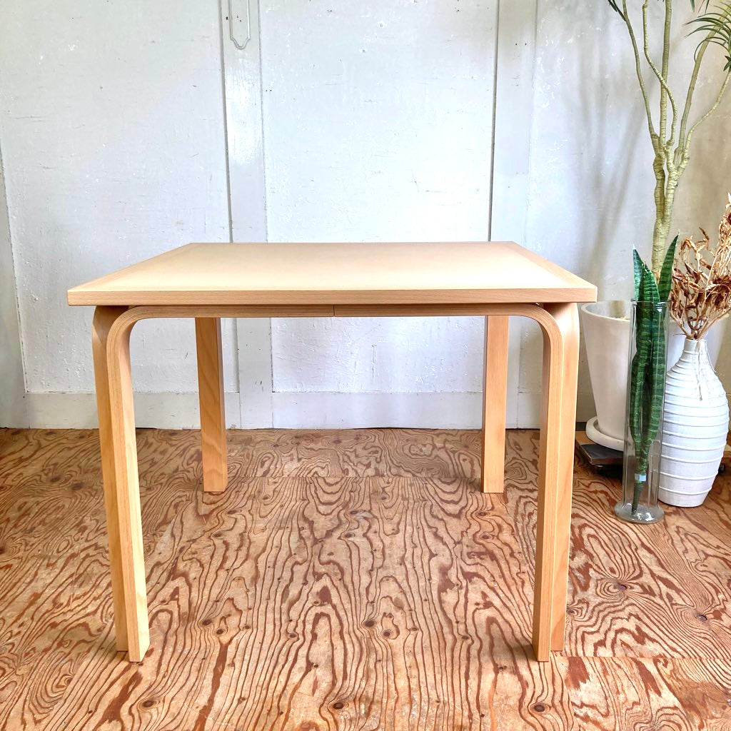 マグナス・オルセン / MAGNUS OLESEN ダイニングテーブル デンマーク