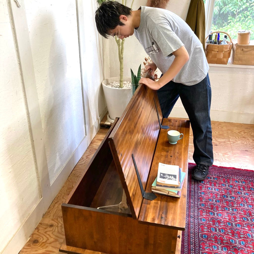 Laura Ashley（ローラ・アシュレイ）