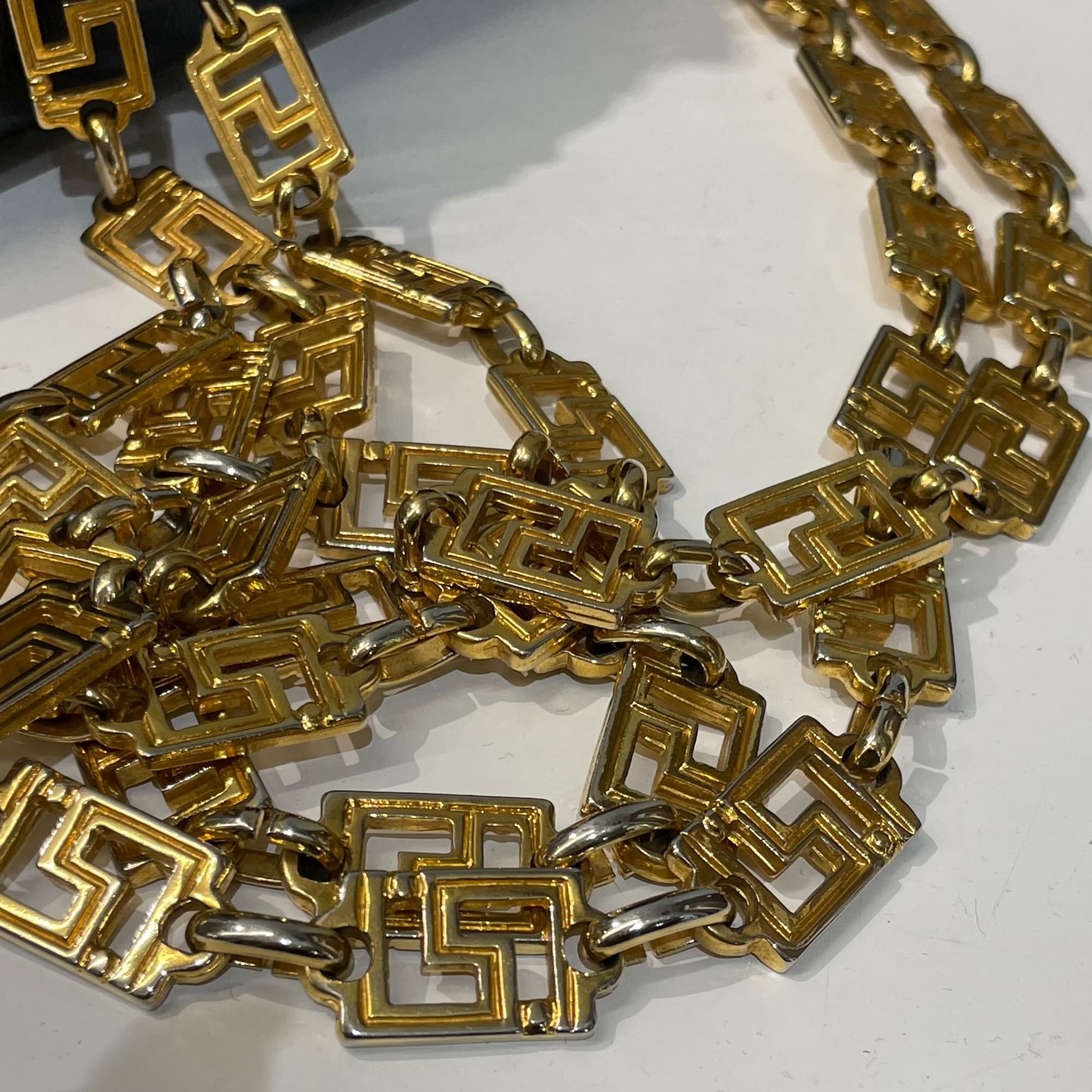 GIANNI VERSACE/ジャンニヴェルサーチ】よりメデューサッモチーフ