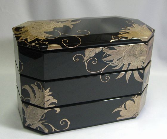 八角三段重・銀花紋蒔絵 1,078,000円（税込） | 輪島塗の塗師屋 輪島