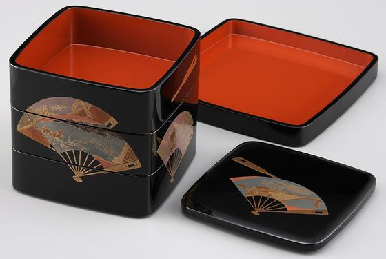 三段重・扇面源氏香蒔絵 825,000円（税込） | 輪島塗の塗師屋 輪島漆器