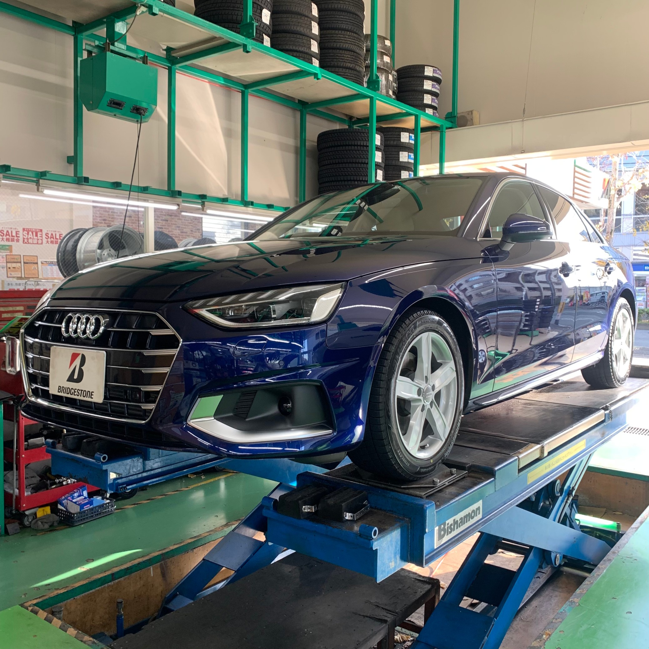 アウディ A4 (B9) に スタッドレスタイヤセット装着 | 店舗おススメ