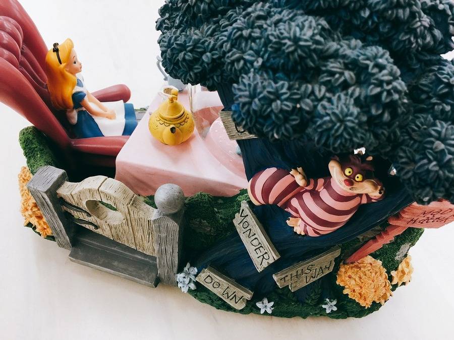 なんでもない日ばんざい！！不思議の国のアリスオルゴールが新入荷